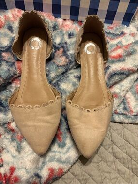 Journee collection Scalloped Pointed-Toe Flats - Tan